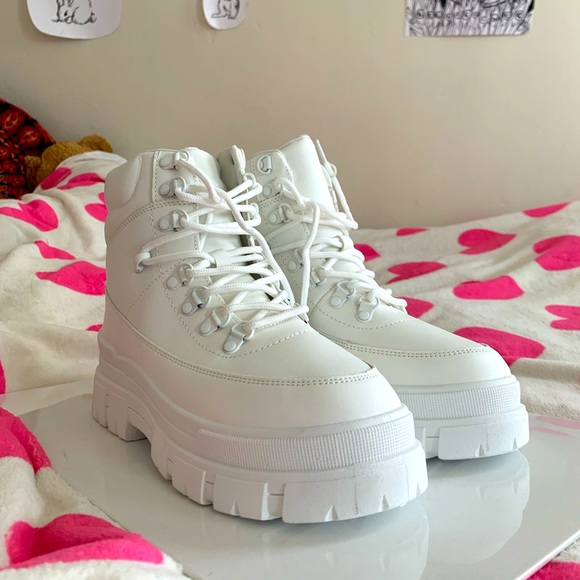 WHITE PLATFORM CHUNKY COMBAT BOOTS - Picture 1 of 4